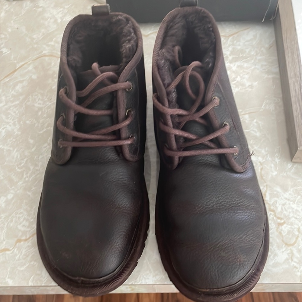 Ugg nuemel, china tea, mens size 8